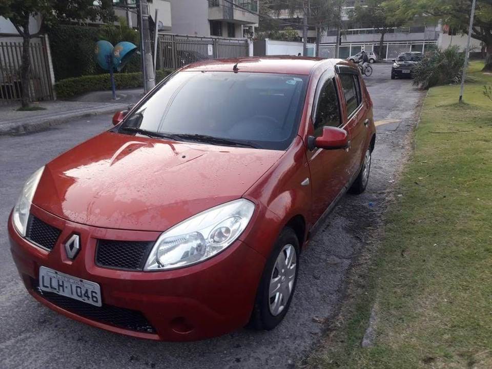 Renault sandero 2011 года