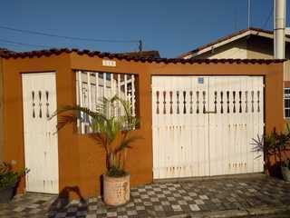 Oportunidade ! Casa em Mongaguá, Lado Praia, com 02 Dormitórios !