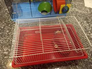 Vendo 01 Gaiola Hamster Completa e 01 Pequena