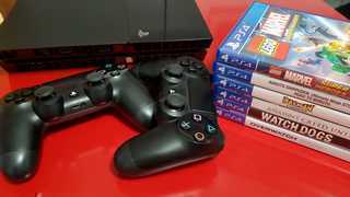 PS4 com 2 Controles e 6 Jogos Originais