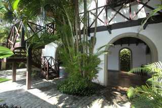Casa com 5 Dorms em Jaboatão dos Guararapes - Piedade por 7.000,00 para Alugar