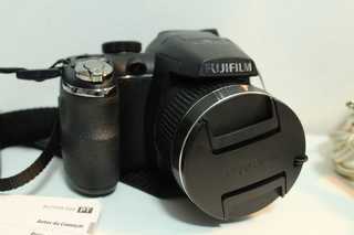 Câmera Digital Semi Profissional Fujifilm Finepix S4000 14 Megapixels