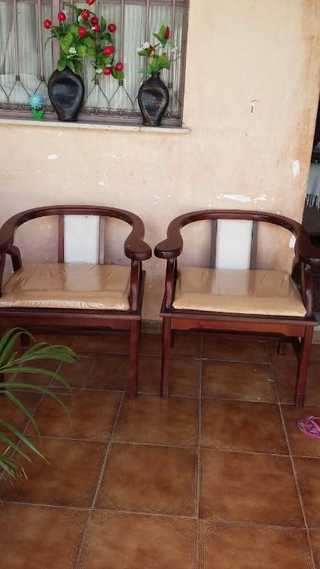 2 Cadeiras de Madeira