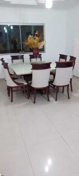 Mesa de Jantar com 8 Cadeiras e Tampo de Vidro em Vicente Pires-df