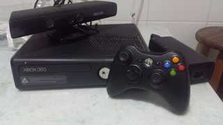 XBOX 360 Bloqueado com Kinect, Controle e 4 Jogos