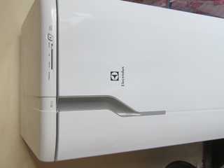 Refrigerador Electrolux Degelo Prático Re31
