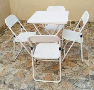 Conjunto de Mesa Dobrável com 4 Cadeiras