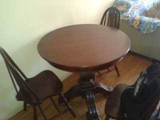 Mesa + 3 Cadeiras de Madeira
