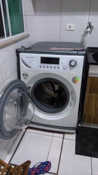 Máquina de Lavar e Secar Eletrolux