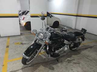 Harley Davidson Deluxe 680 Km Preta