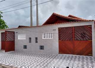 Casa Nova em Mongaguá, Lado Praia, com Piscina e Churrasqueira !