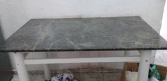 Mesa com Tampo de Granito