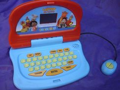 Cocoricó Laptop Computador Pc Infantil Candide p/ Decoração / Revisão