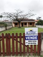 ótima Casa com Amplo Terreno à 400mts do Mar Frente ao Asfalto, Centro