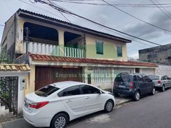 Casa Ampla e Bem Localizada no Parque 10: Ideal para Família ou Negócio