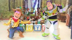 Fotos Similares: Toy Story Wood Buzz Cover Personagens Vivos 