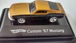 Mustang 1967 Hot Wheels Miniatura Metal c/ Box e Suporte Mbq