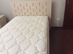 Cama e Colch�o Tamanho (vi�va)1,25 X 1,90 Semi Nova Feita Sob Medida na Cor Marfim em Formiga Fosca