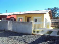 Casa com 03 Quartos no Balneário Itamar