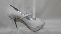 Lindo Peep Toe Branco Todo em Renda