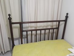 Cama de Casal de Madeira de Lei