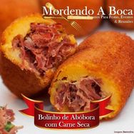 Bolinho de Abóbora com Recheio de Carne Seca