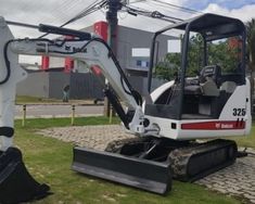 Mini Escavadeira Bob Cat 325