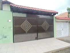 ótima Casa, 3 Dormitórios 1200 Mts da Praia