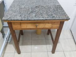 Vendo Mesa em Madeira com Granito 75 X 60 Cm