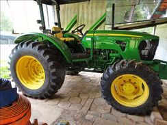 Trator John Deere