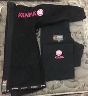 Vende-se Kimono Semi-novo Atama Feminino Preto com Rosa