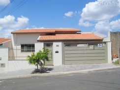 Casa com 185 M2, T 300m2, 3qtos (1 S), 4 Vagás, Ampla Sala, Cozinha e Qtos Grandes,edícula