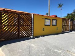 Vende Casa em Mongaguá com Garagem para 2 Carros!