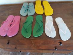 Vendo 50 Pares Novos de Sandálias Tipo Havaianas