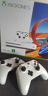 X Box One S com 2 Controles