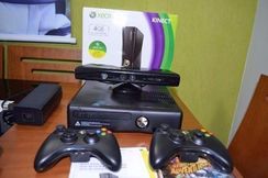 XBOX Slim 4 GB com Kinect