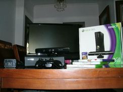 XBOX 360 Slim Fosco, Pouco Uso Mais Tv/monitor Philips 21,5'' + Complementos