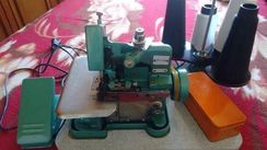 Fotos Similares: Máquina de Overlock 