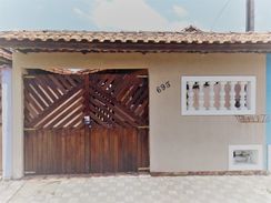 Casa em Mongaguá Pronta para Morar e com Amplo Espaço nos Fundos