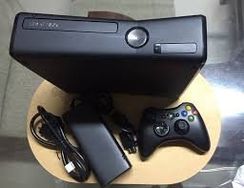 XBOX 360 4 GB