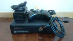 XBOX 360 4gb + 7 Jogos