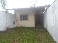 Vende Casa em Itanhaém com Garagem para 2 Carros!