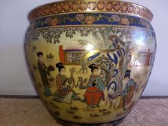 Vaso Aquário de Porcelana Chinesa Antigo com Desenhos em Alto Relevo
