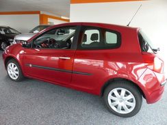 Renault Clio Cor Vermelha