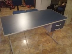 Mesa com Cadeira para Escritório