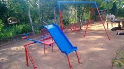 Playground Infantil Poupa Espaço de Metal