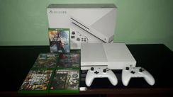 XBOX One S com 2 Controles + 5 Jogos