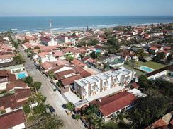 Sobrado com Piscina, em Itanhaém com Lindo Acabamento