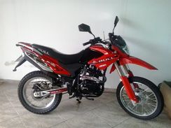 Moto 250cc com 100 Km Rodados