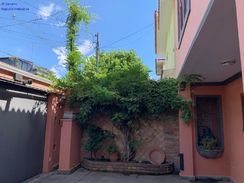 More no Bairro Mais Nobre de São Paulo Casa Recém Reformada